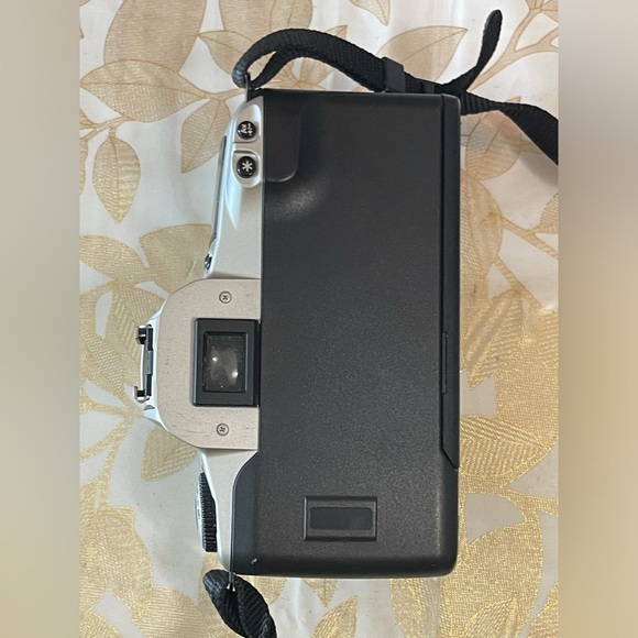 VTG Canon EOS Rebel 2000 35mm SLR Film Camera Body With Strap - Picture 4 of 7